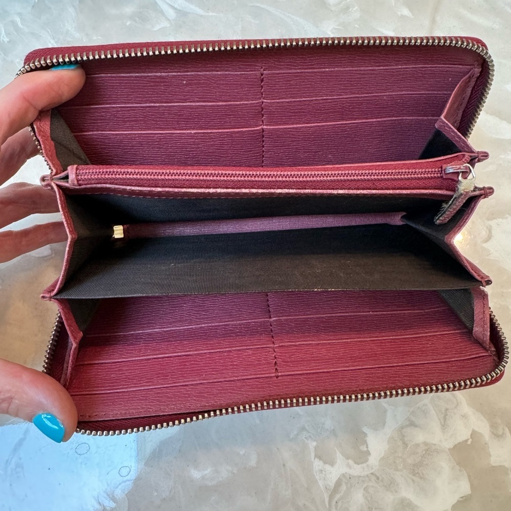 Authentic Gucci GG Mauve Zip Around Wallet - Picture 5 of 11